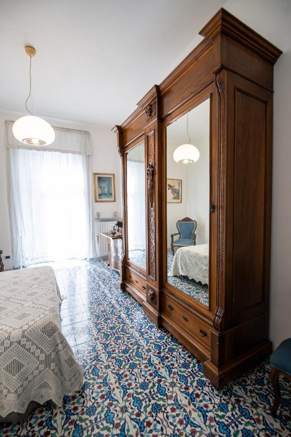 D'Angleterre Guest House Salerno Exteriör bild